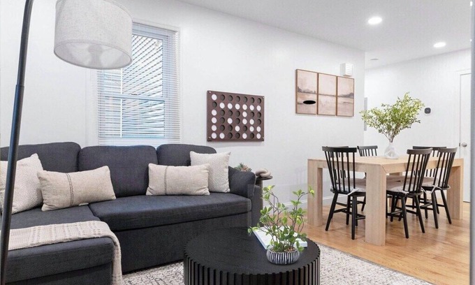 Central Square Apartamento | 4BR3B 14G Walk to Harvard MIT BU and Outdoor