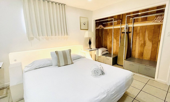 Beverly Green Casa | Enorme, CASA, LV STRIP, LVCC, CONVENTION, reserve ahora, Gran anfitrión, Venta, NYE, 4BDR, BEST