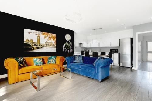 Borehamwood Casa | 4BRHouse with Free Parking for Contractors&Families Sleep 8