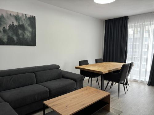 Tractorul Apartamento | 4FriendsCoresiBrasov X