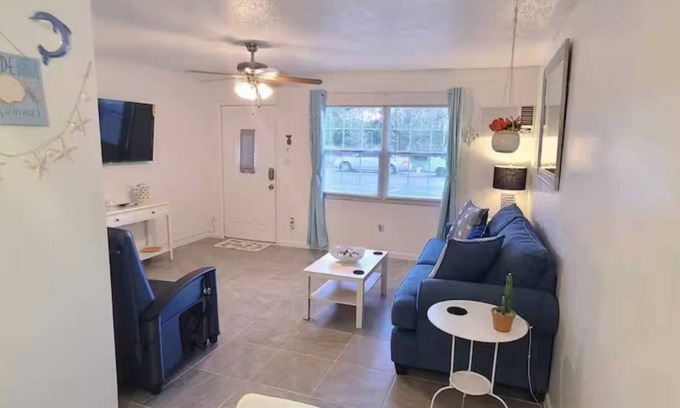 Bearss Plaza Apartamento | 4k TV's, Soft Mattress, Remodeled, Moffitt, USF