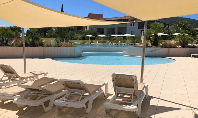 La Rouviere Apartamento | 4p Apartment on beautiful Domaine with pool near the sea
