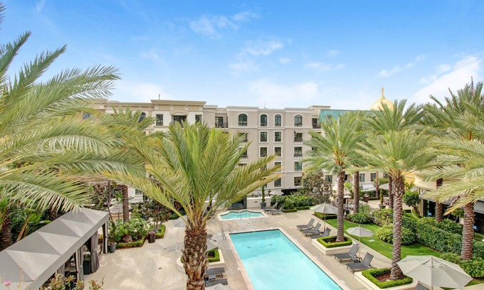 Downtown Casa | 4th floor 2B/2bath with private balcony overlooking the pool at the Americana!