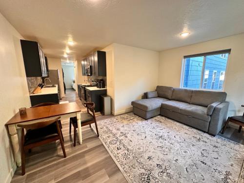 Moscow Apartamento | 4th St Flats