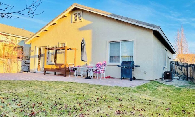 Northwest Reno Casa | 4TVs/6 Beds/Pet Ok/Sleeps 10