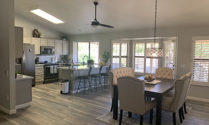 Westbrook Village Casa | Totalmente renovado 2019 en WESTBROOK VILLAGE .. 2 habitaciones 2 baños patio privado