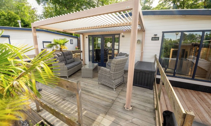 Philippine Chalet De Esquí | 5-6 Person chalet on quiet family campsite with water sports facilities