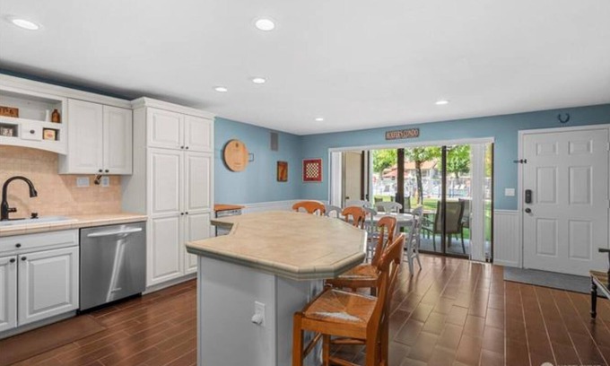 Quincy Condominio | #5/#7-The best condo in Crescent Bar Condos. 2 combined bottom luxury units!