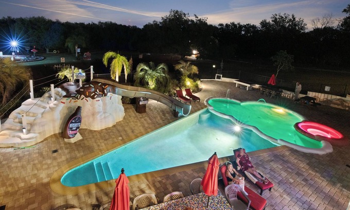 Clermont Villa | ¡Finca de 5 acres con 10 habitaciones y piscina gigante con tobogán, parque acuático y golf loco!