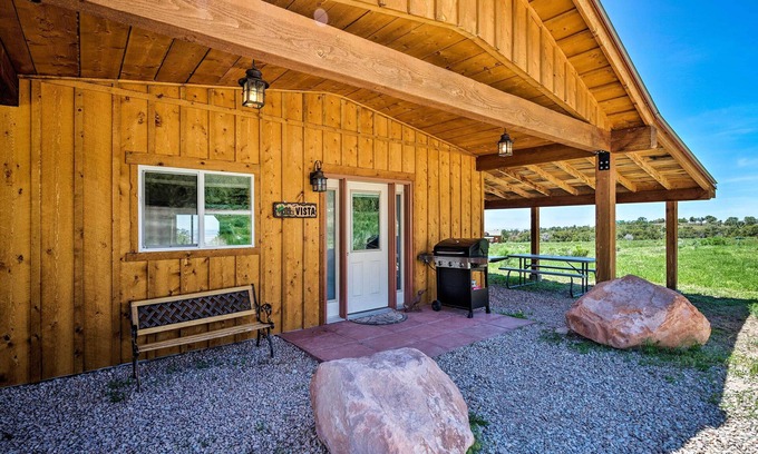 Spanish Valley Apartamento | ¡NUEVO! Estudio Moab de 5 acres con barbacoa e impresionantes vistas al monte