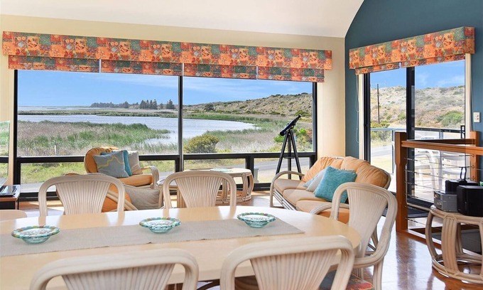 Goolwa South Casa | 5 Barrage Rd - Riverfront holiday home overlooking the bird sanctuary