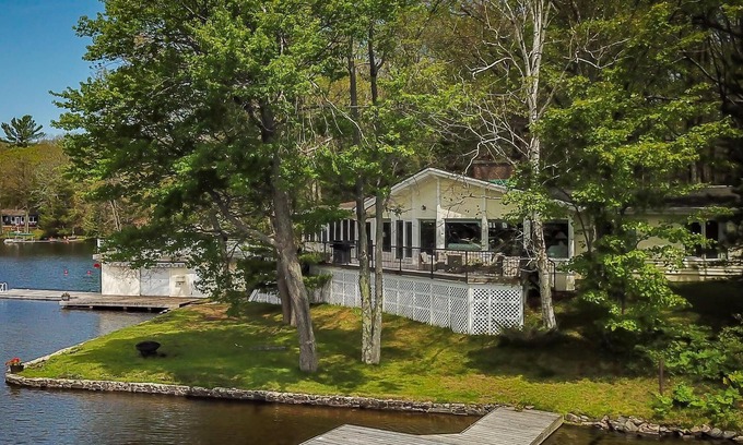 Torrance Cabaña | 5 bdrm plus 2 bdrm bunkie, hot tub, dock, boathouse with sundeck and sunsets!