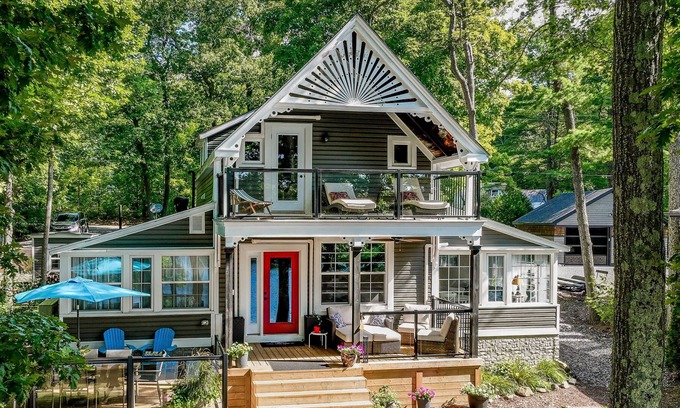 Torrance Cabaña | 5 bdrm, 3 bath, Newly renovated! Lake Muskoka!