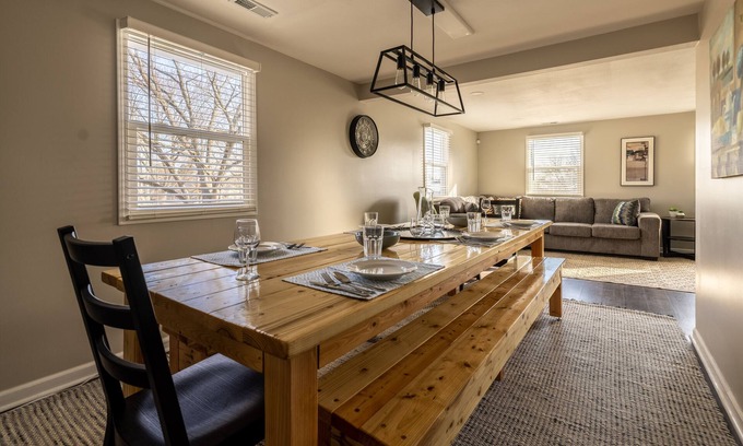 Indianapolis Casa | 5 Bd home w/ GAME ROOM, Pet Friendly- Near I69/465