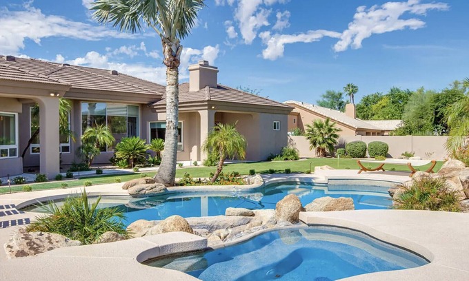 Central Scottsdale Casa | 5 bd Luxury Oasis, Heated Pool/Spa, Pickle Ball!