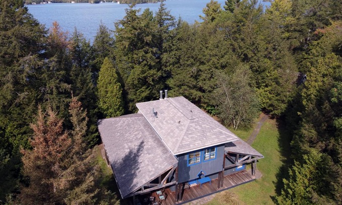 Torrance Cabaña | 5 bdrm, 3 bath, Lake Muskoka, Guest Cottage! Private! Sunsets!