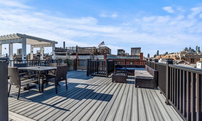 Southwark Casa | 5 BDRM City Oasis - Indoor Pool