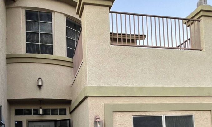 Laveen Village Cama Y Desayuno | 5 Bdrm luxury house with a nice pool and so much more.