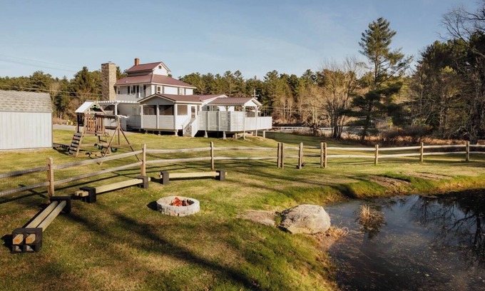 Swan Lake Cabina | 5 Bdrms · Hot Tub · Pond · Swan Pond Cabin