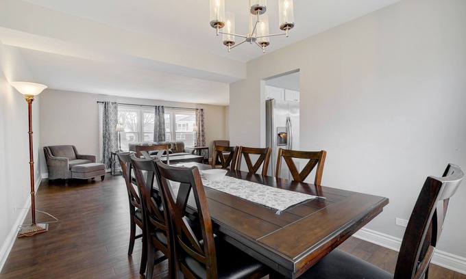 Arlington Heights Casa | 5 Bed/2.5 Bath Home in Arlington Heights - Close to Airport, shopping