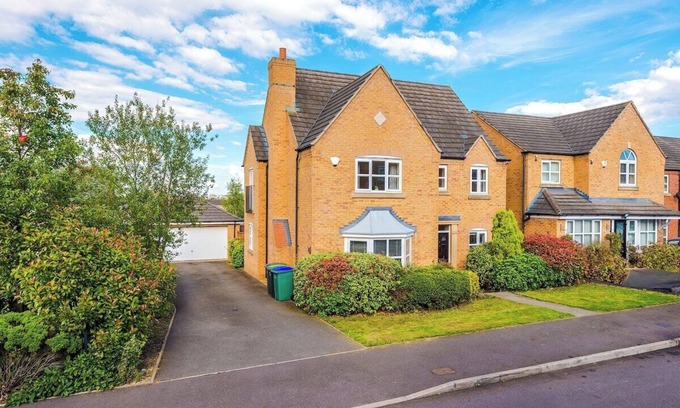 Oldbury Casa | 5 Bed+2.5 Bath | Contractors+Groups |Free Parking!