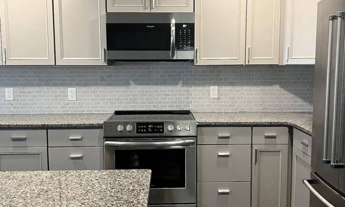 South Central Omaha Casa | 5 Bed 2 Bath Family + Corporate NEWLY Renovated