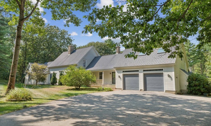 Kennebunk Casa | 5 Bed, 4.5 Bathroom, In-ground Pool, Gym near Parsons Beach!