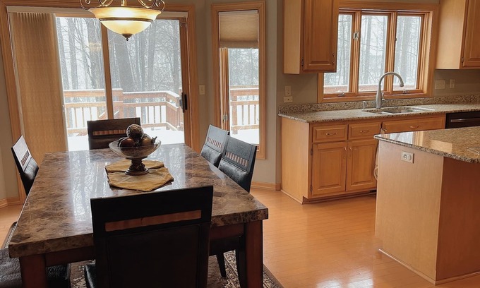 Green Bay Casa | 5 Bed/ 4 Bath 2.9 Miles to Lambeau Field and 1.9 Miles to Green Bay Airport .