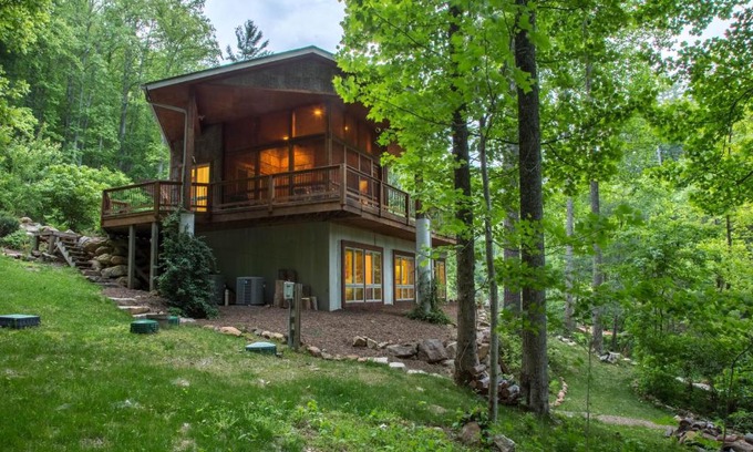 Tuckasegee Casa | 5 Bed 4 Bath Vacation home in Tuckasegee