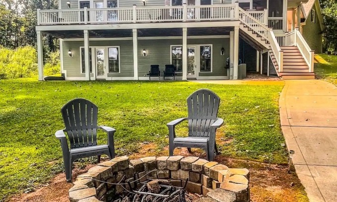 Lake Oconee Casa | 5 BED 7 BATH WITH BOAT DOCK