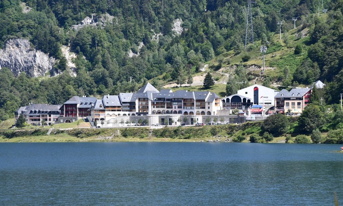 Gabas Apartamento | 5-bed apartment with superb view of Lake Artouste