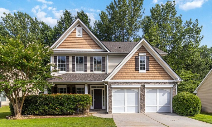 Duluth Casa | 5-Bed Gem Close to Duluth Fun-Sleeps 16