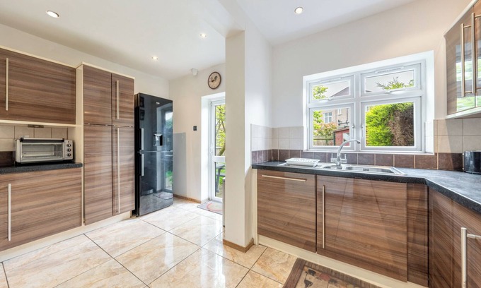 Underhill Casa | 5- bed gem in Barnet, Short let Luxury Awaits