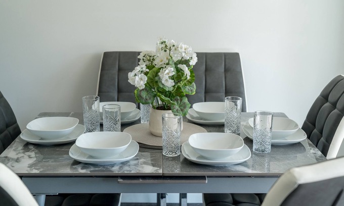 Chadwell Heath Casa | 5 Bed House - Sleeps 11 - Garden