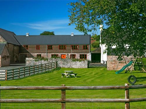 Llyswen Casa | 5 Bed in Hay on Wye BN358