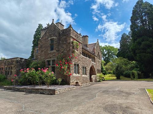 Monmouth Casa | 5 Bed in Monmouth 94050