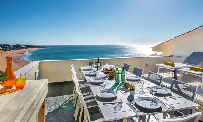 Peneco Beach Villa | Villa de 5 dormitorios en la parte superior de la playa Spoot único