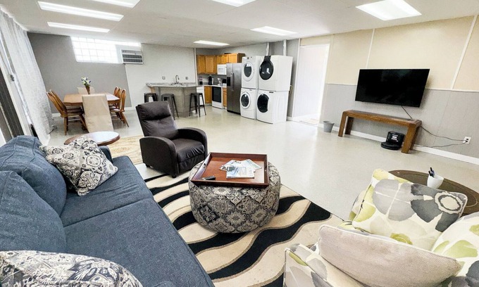 Anchor Bay Harbor Apartamento | 5 bedroom, 1.5 Bath, Ground Floor, Ranch Style Unit, Sleeps 12, Boat Launch, NEW