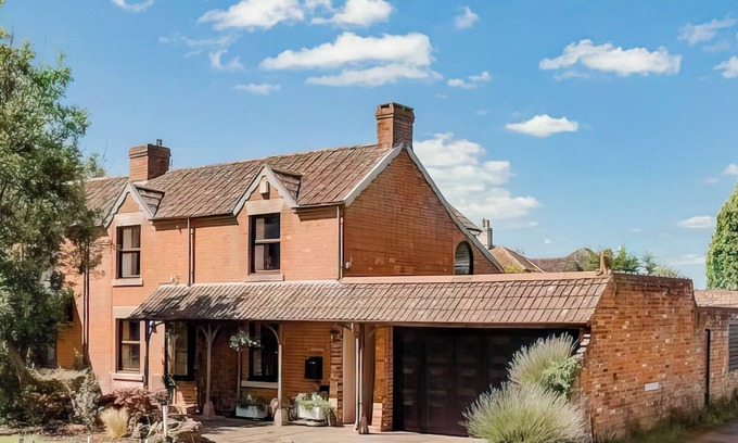 Trowle Common Cabaña | 5 bedroom accommodation in Trowbridge