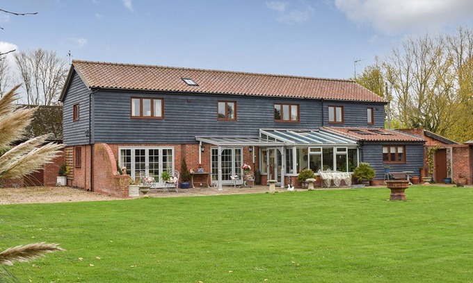 Aldborough Cabina | 5 bedroom accommodation in Hanworth