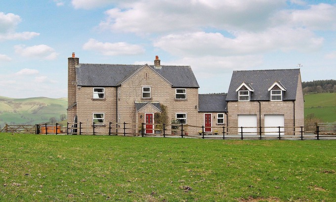 Oswestry Cabaña | 5 bedroom accommodation in Llansilin, near Oswestry