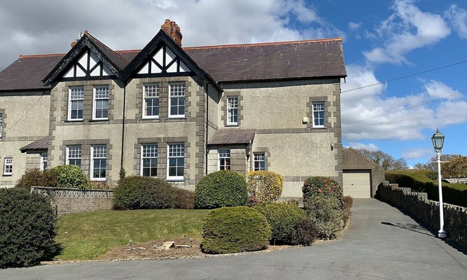 Chwilog Cabaña | 5 bedroom accommodation in Chwilog, near Pwllheli