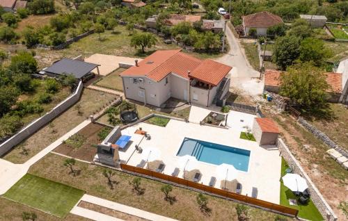 Bogatic Casa | 5 Bedroom Amazing Home In Bogatic