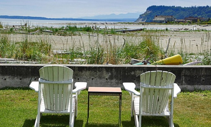 Clinton Casa | 5 Bedroom Beachfront Home on Whidbey Island - 10 m. from Ferry