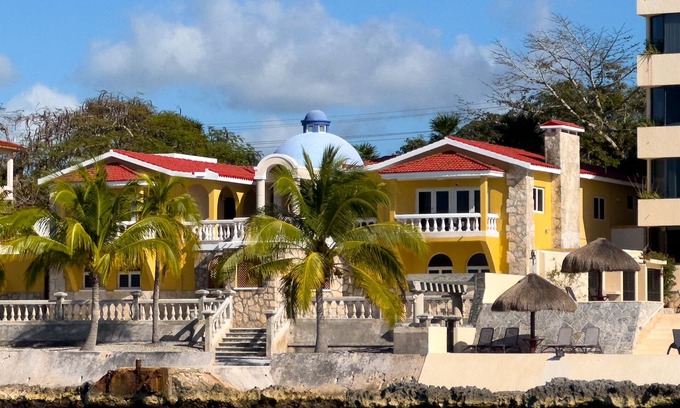 Zona Hotelera Norte Casa | 5 Bedroom, Beachside Oasis, Paradise Escape