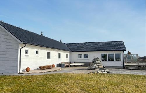 Bogoyvaer Casa | 5 Bedroom Beautiful Home In Kverva