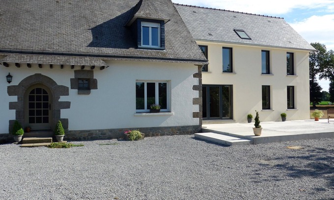 Combourg Cama Y Desayuno | 5 Bedroom Bed & breakfast in Combourg