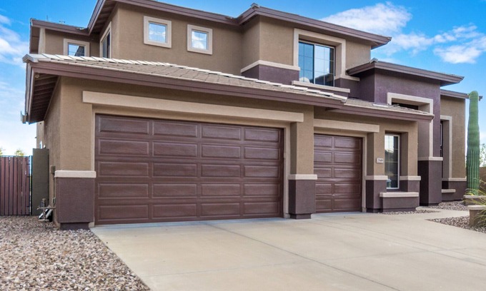 Anthem Casa | 5 Bedroom Desert Oasis w/ Pool and BB Court