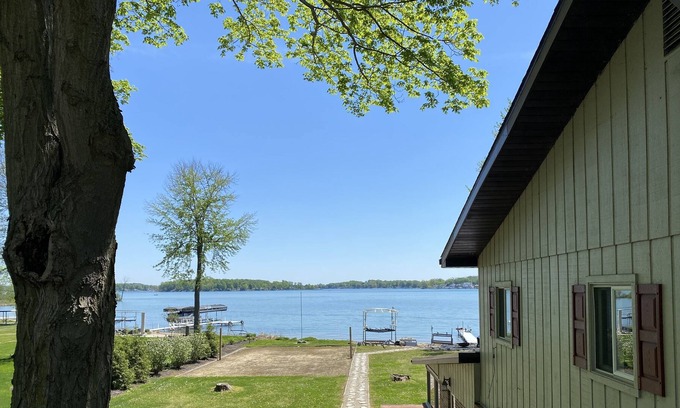 Cassopolis Cabaña | 5 Bedroom Diamond Lake getaway!