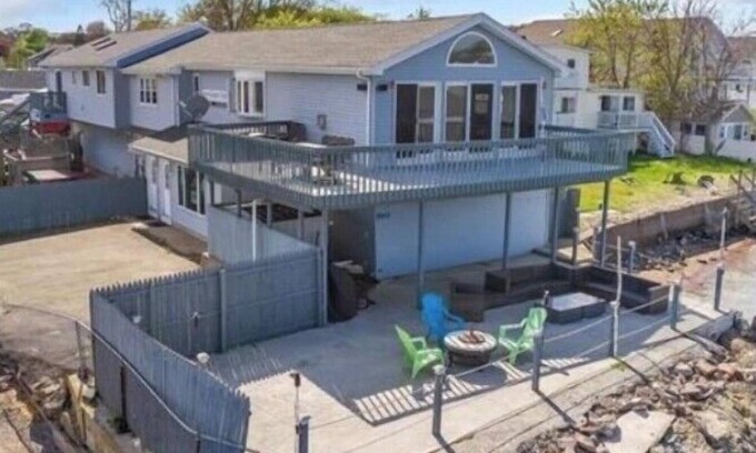 West Haven Casa | 5 Bedroom Direct Waterfront Live.Work.Play Property